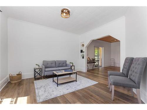 2673 Muskoka Rd 117, Baysville, ON - Indoor Photo Showing Living Room