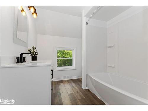 2673 Muskoka Rd 117, Baysville, ON - Indoor Photo Showing Bathroom