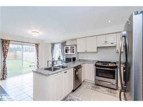 55 Hatton Drive, Penetanguishene, ON - Indoor Photo Showing Kitchen With Double Sink With Upgraded Kitchen