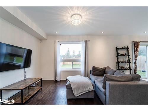 55 Hatton Drive, Penetanguishene, ON - Indoor Photo Showing Living Room