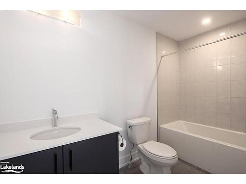 10-117 Sladden Court, Thornbury, ON - Indoor Photo Showing Bathroom