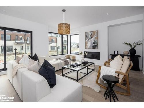 10-117 Sladden Court, Thornbury, ON - Indoor Photo Showing Living Room