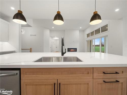 1778 Warminster Sideroad, Oro-Medonte, ON - Indoor Photo Showing Kitchen With Double Sink