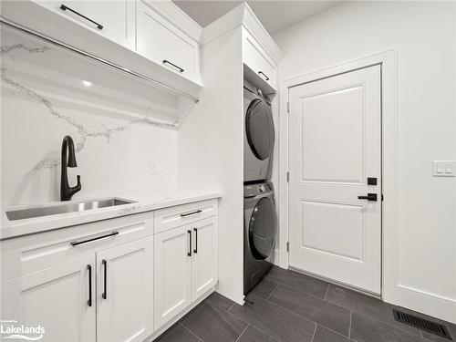 1778 Warminster Sideroad, Oro-Medonte, ON - Indoor Photo Showing Laundry Room