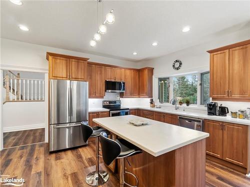 75 Glendale Road, Bracebridge, ON - Indoor Photo Showing Kitchen With Double Sink