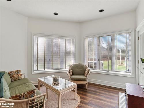 75 Glendale Road, Bracebridge, ON - Indoor Photo Showing Living Room