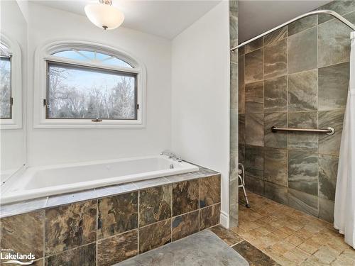 75 Glendale Road, Bracebridge, ON - Indoor Photo Showing Bathroom