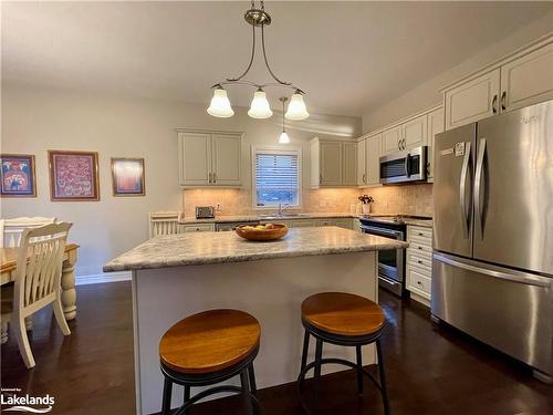 1 Prestwick Drive Drive, Huntsville, ON - Indoor Photo Showing Kitchen With Upgraded Kitchen