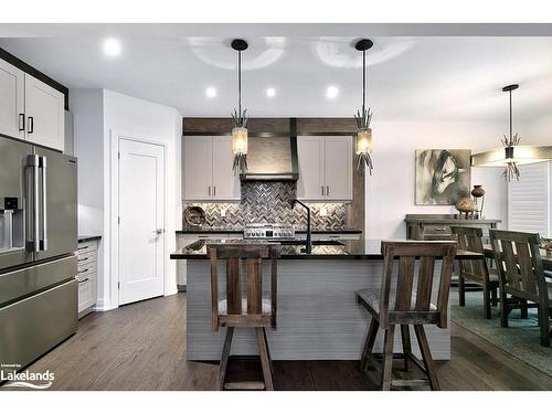 104 Clippers Lane, Thornbury, ON - Indoor Photo Showing Kitchen With Upgraded Kitchen