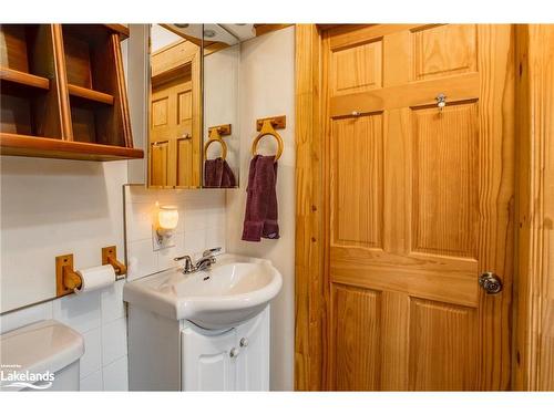 659 Honey Harbour Road, Port Severn, ON - Indoor Photo Showing Bathroom