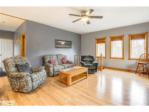 659 Honey Harbour Road, Port Severn, ON - Indoor Photo Showing Living Room