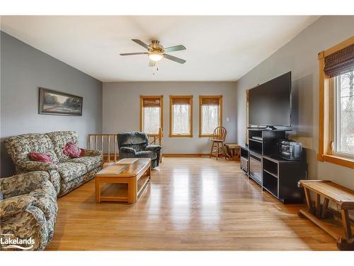 659 Honey Harbour Road, Port Severn, ON - Indoor Photo Showing Living Room