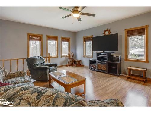 659 Honey Harbour Road, Port Severn, ON - Indoor Photo Showing Living Room