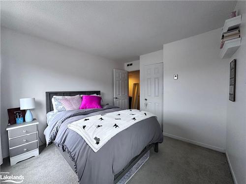 206-107 Wintergreen Place, The Blue Mountains, ON - Indoor Photo Showing Bedroom