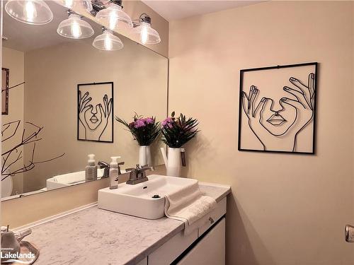 206-107 Wintergreen Place, The Blue Mountains, ON - Indoor Photo Showing Bathroom