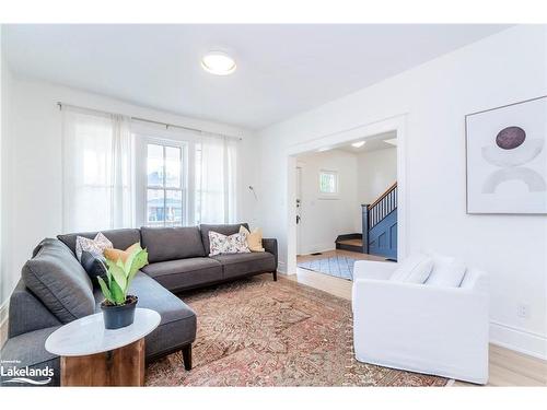 348 First Street, Midland, ON - Indoor Photo Showing Living Room