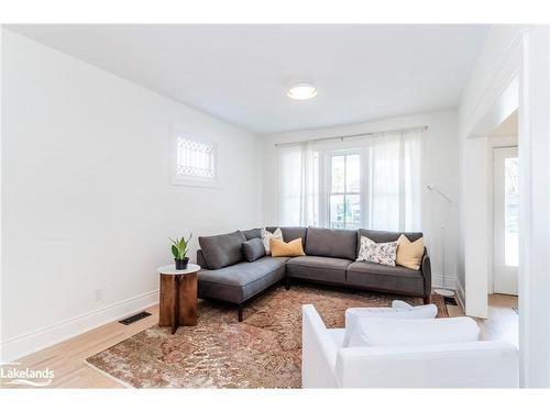 348 First Street, Midland, ON - Indoor Photo Showing Living Room