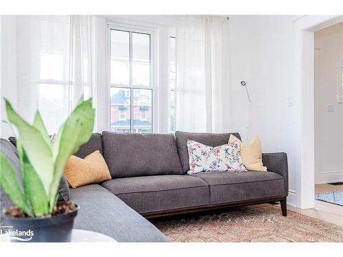 348 First Street, Midland, ON - Indoor Photo Showing Living Room