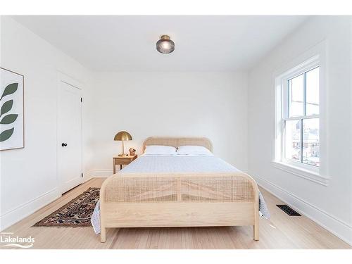 348 First Street, Midland, ON - Indoor Photo Showing Bedroom