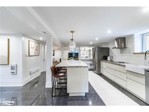 15 D Lane, Collingwood, ON - Indoor Photo Showing Kitchen With Upgraded Kitchen