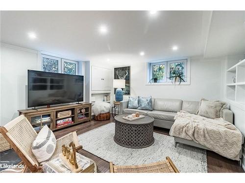 15 D Lane, Collingwood, ON - Indoor Photo Showing Living Room