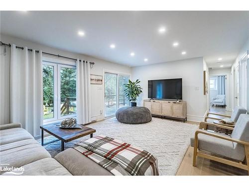 15 D Lane, Collingwood, ON - Indoor Photo Showing Living Room