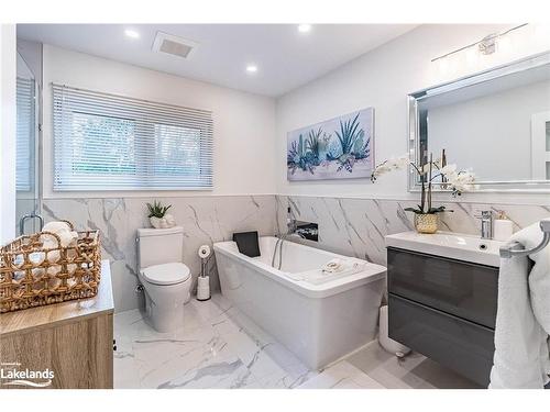 15 D Lane, Collingwood, ON - Indoor Photo Showing Bathroom