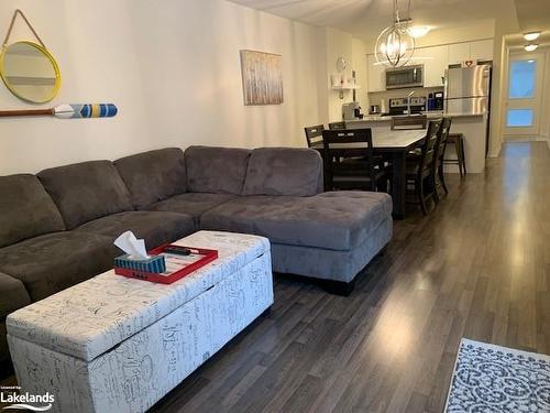 102-4 Cove Court, Collingwood, ON - Indoor Photo Showing Living Room