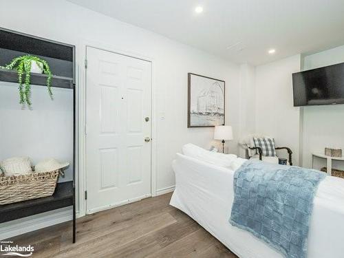 5211 Grandview Signatures Drive, Huntsville, ON - Indoor Photo Showing Bedroom