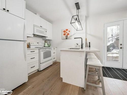 5211 Grandview Signatures Drive, Huntsville, ON - Indoor Photo Showing Kitchen