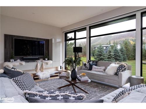 143 Wyandot Court, The Blue Mountains, ON - Indoor Photo Showing Living Room