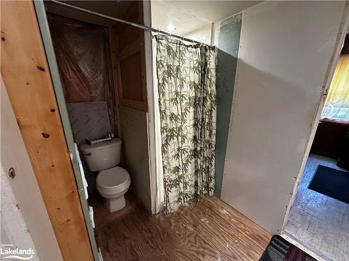 563 7Th Avenue, Hanover, ON - Indoor Photo Showing Bathroom