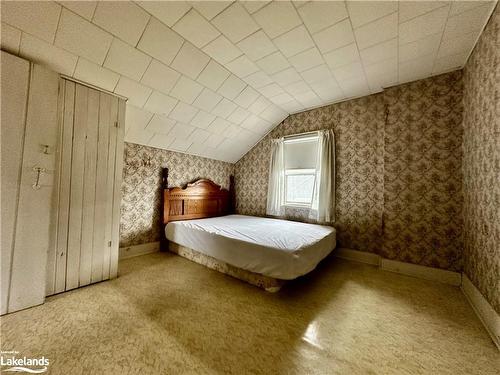 563 7Th Avenue, Hanover, ON - Indoor Photo Showing Bedroom