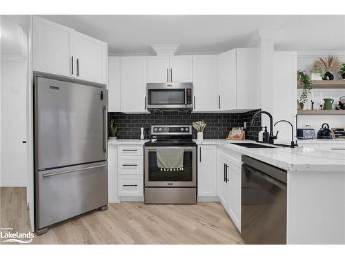 201-112 Simcoe Road, Bradford, ON - Indoor Photo Showing Kitchen With Upgraded Kitchen