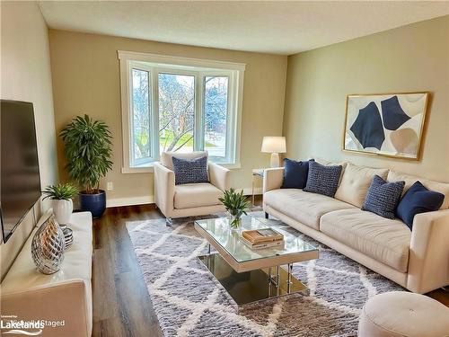 14 Korlea Crescent, Orillia, ON - Indoor Photo Showing Living Room