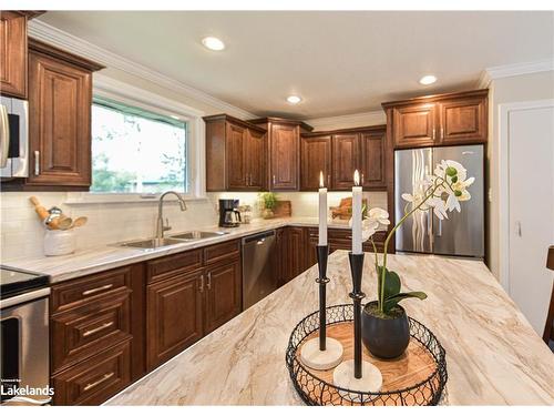 4693 Daniel Street, Ramara, ON - Indoor Photo Showing Kitchen With Double Sink With Upgraded Kitchen