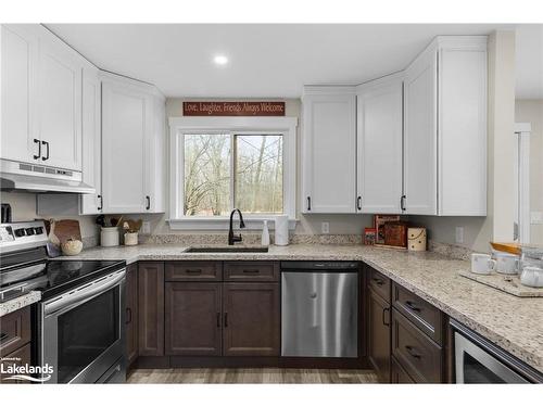 4027 Glen Cedar Drive, Ramara, ON - Indoor Photo Showing Kitchen