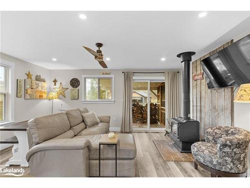 4027 Glen Cedar Drive, Ramara, ON - Indoor Photo Showing Living Room