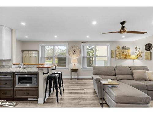 4027 Glen Cedar Drive, Ramara, ON - Indoor Photo Showing Living Room