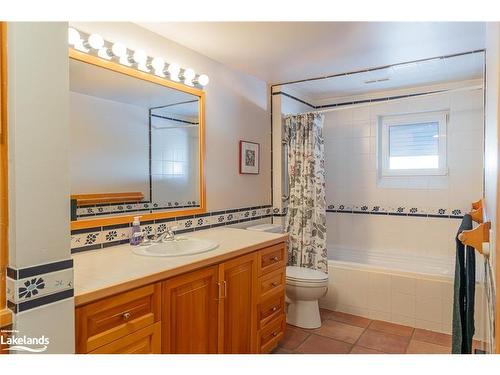 496083 Grey  2 Road, The Blue Mountains, ON - Indoor Photo Showing Bathroom