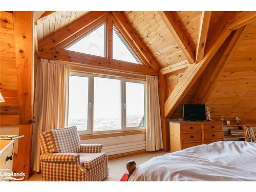 496083 Grey  2 Road, The Blue Mountains, ON - Indoor Photo Showing Bedroom