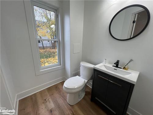 234 Simcoe Street, Collingwood, ON - Indoor Photo Showing Bathroom