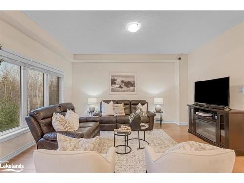 141 Allegra Drive, Wasaga Beach, ON - Indoor Photo Showing Living Room