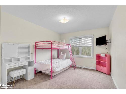 141 Allegra Drive, Wasaga Beach, ON - Indoor Photo Showing Bedroom