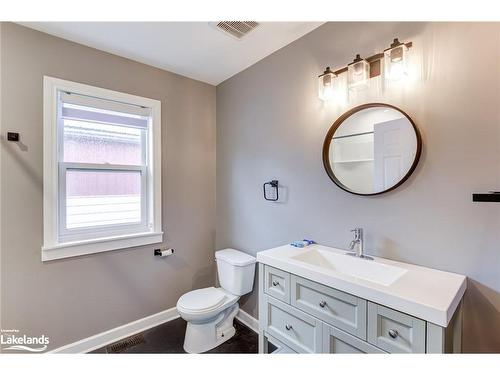 4 Burd Street, Parry Sound, ON - Indoor Photo Showing Bathroom