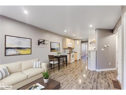 4 Burd Street, Parry Sound, ON - Indoor Photo Showing Living Room