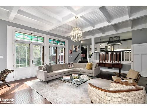 145 Bruce Street S, Thornbury, ON - Indoor Photo Showing Living Room