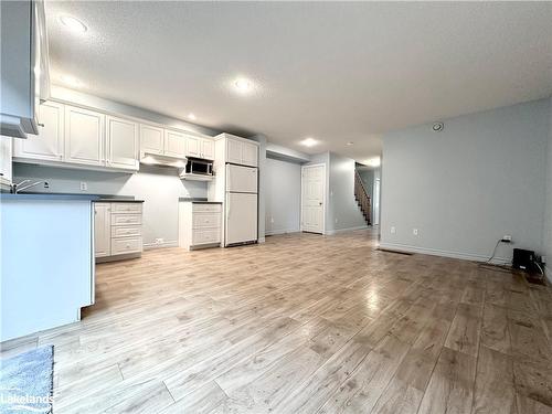 275 Hiram Street, Bracebridge, ON - Indoor Photo Showing Kitchen