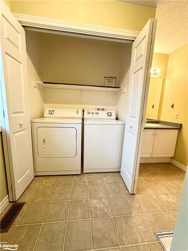 275 Hiram Street, Bracebridge, ON - Indoor Photo Showing Laundry Room