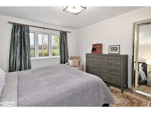 121 Dove Drive, Thornbury, ON - Indoor Photo Showing Bedroom